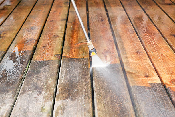 Best Pool Deck Cleaning  in Mission Hills, CA